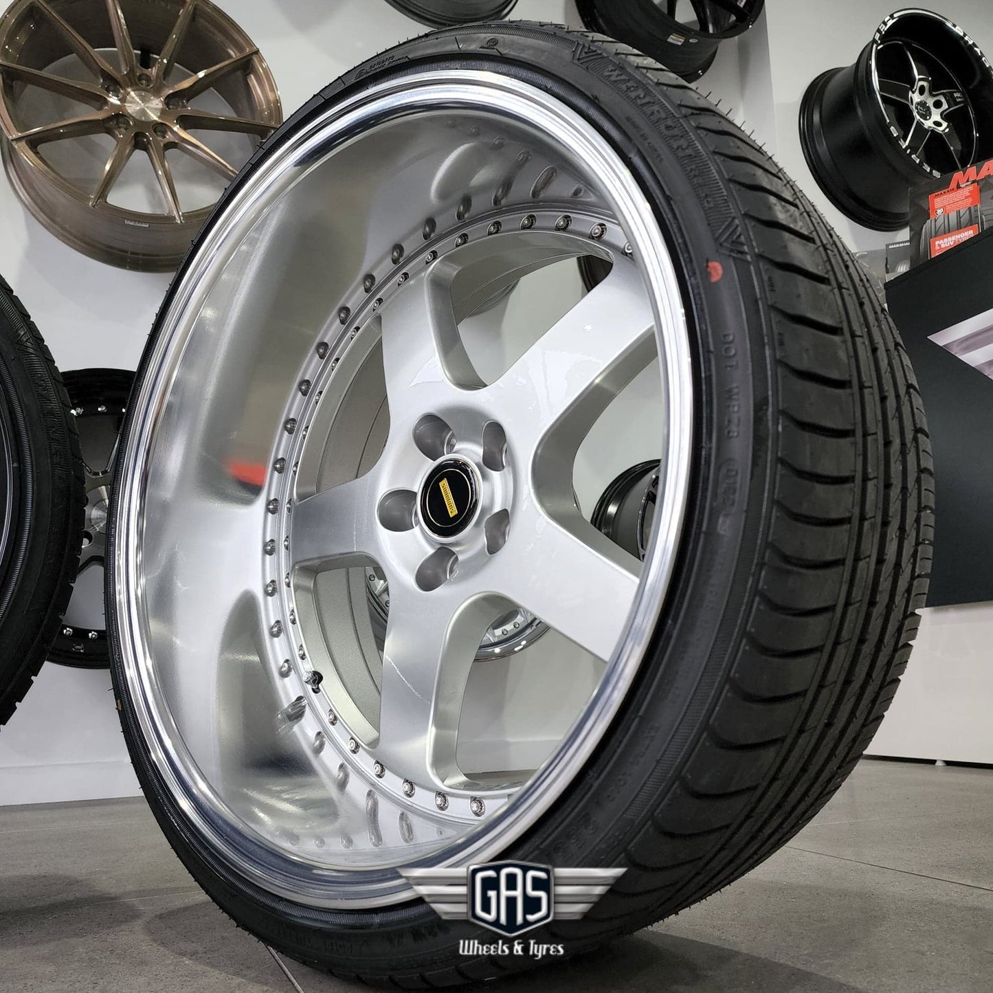 Simmons FR1 20x10 Flow Form Silver Mirror Lip