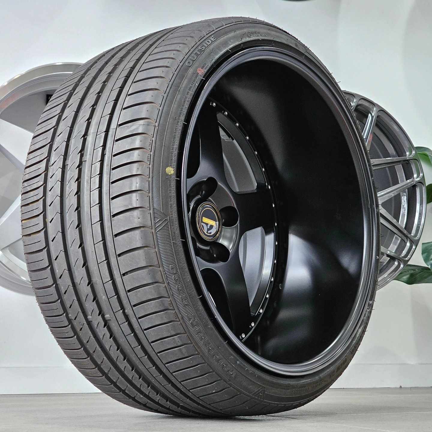 Simmons FR1 20x12 Flow Form Full Satin Black