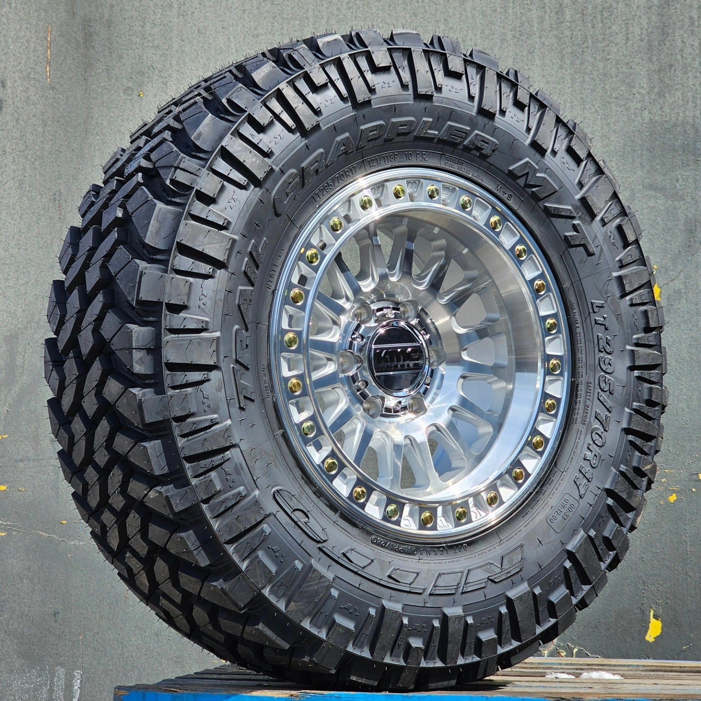 KMC IMS KM552 Gloss Silver Machine Face