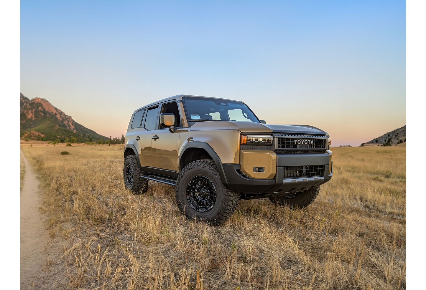 BLACK RHINO RIVAL Matte Black Gloss Black Lip