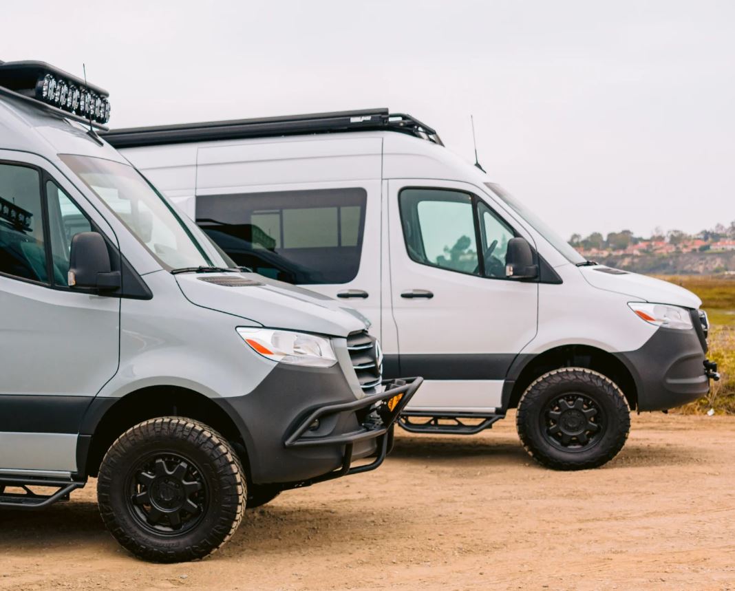 RACELINE SCOUT VAN Satin Black