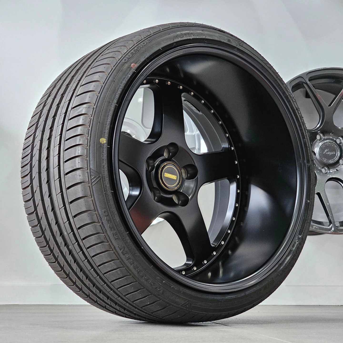 Reproduction Fr1 Rims Simmons FR1 20x12 Flow Form Full Satin Black – Gas Wheels & Tyres
