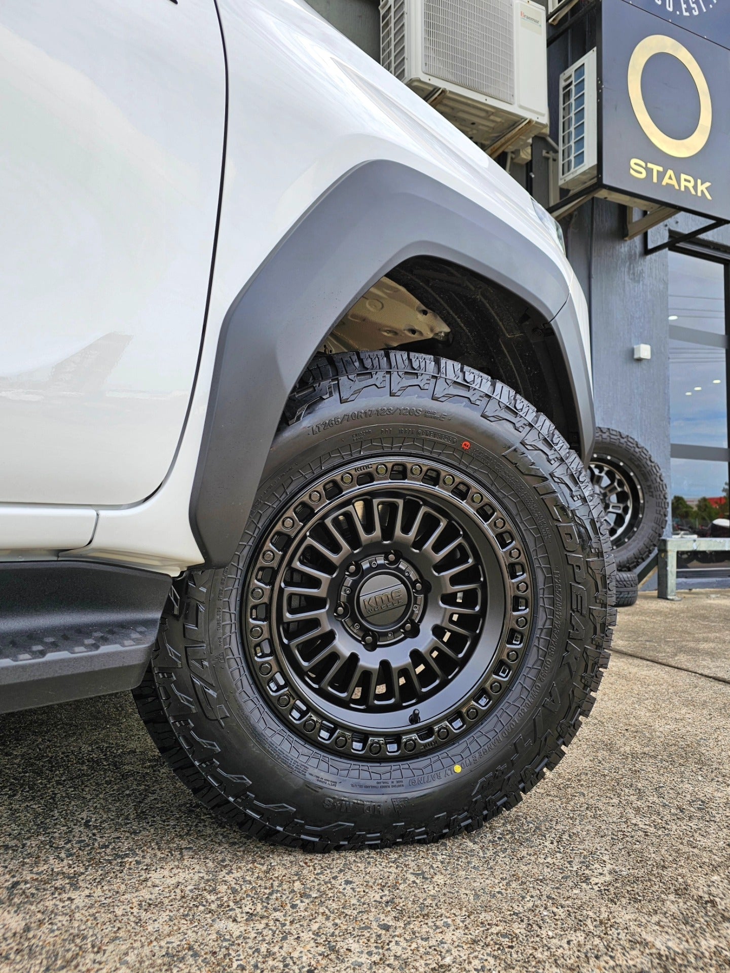 FALKEN WILDPEAK AT4W